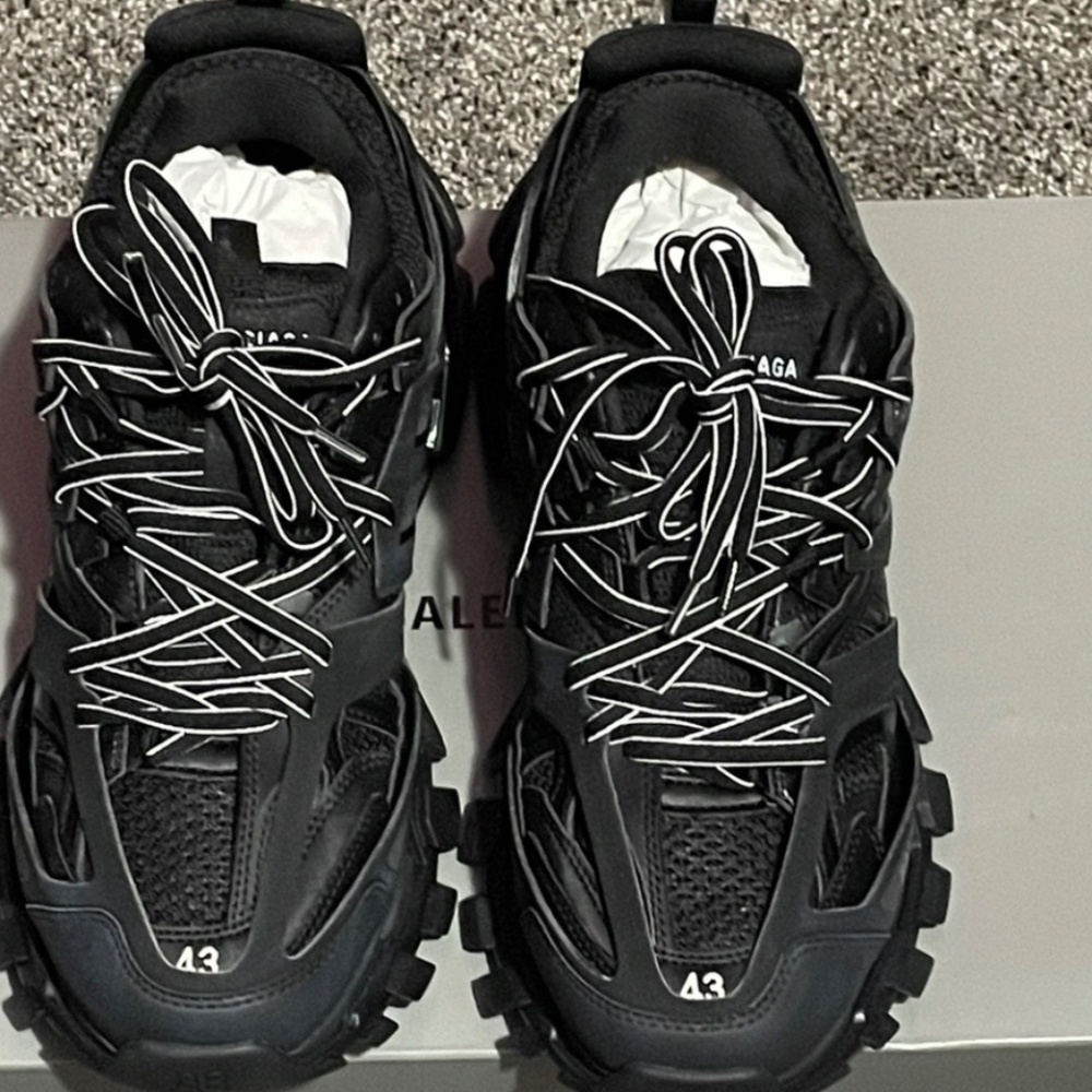 Brand new balenciaga size 43 black with box